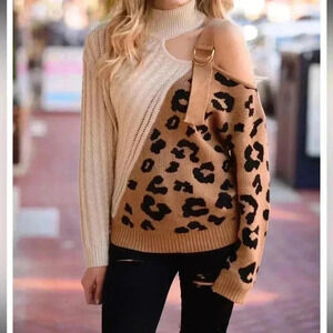 Andrew By Unit Cold Shoulder Buckle Strap Leopard Knitted Sweater Size L